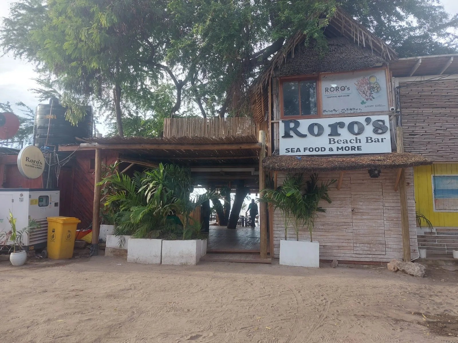 Roro's Beach Bar